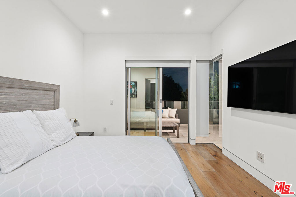 637 N Gardner Street - Photo 30