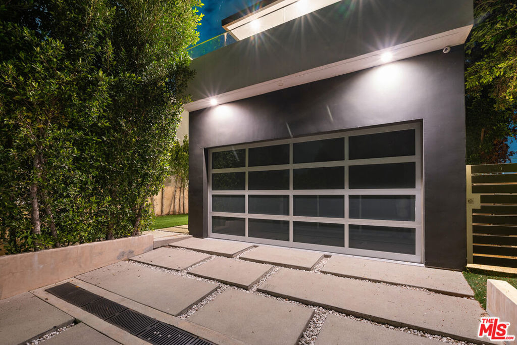 637 N Gardner Street - Photo 5
