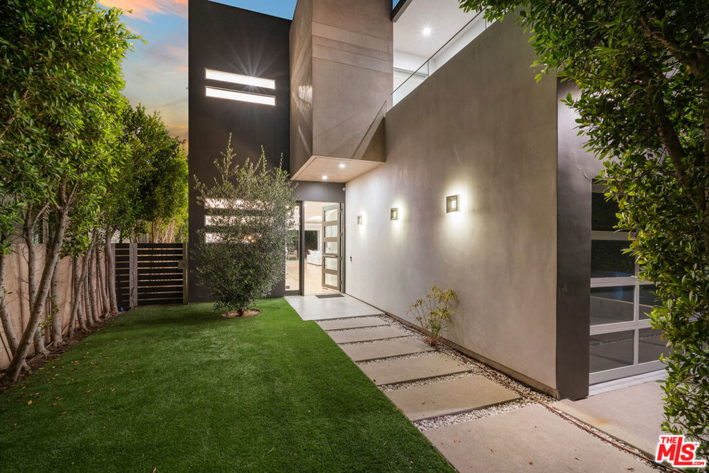 637 N Gardner Street - Photo 6