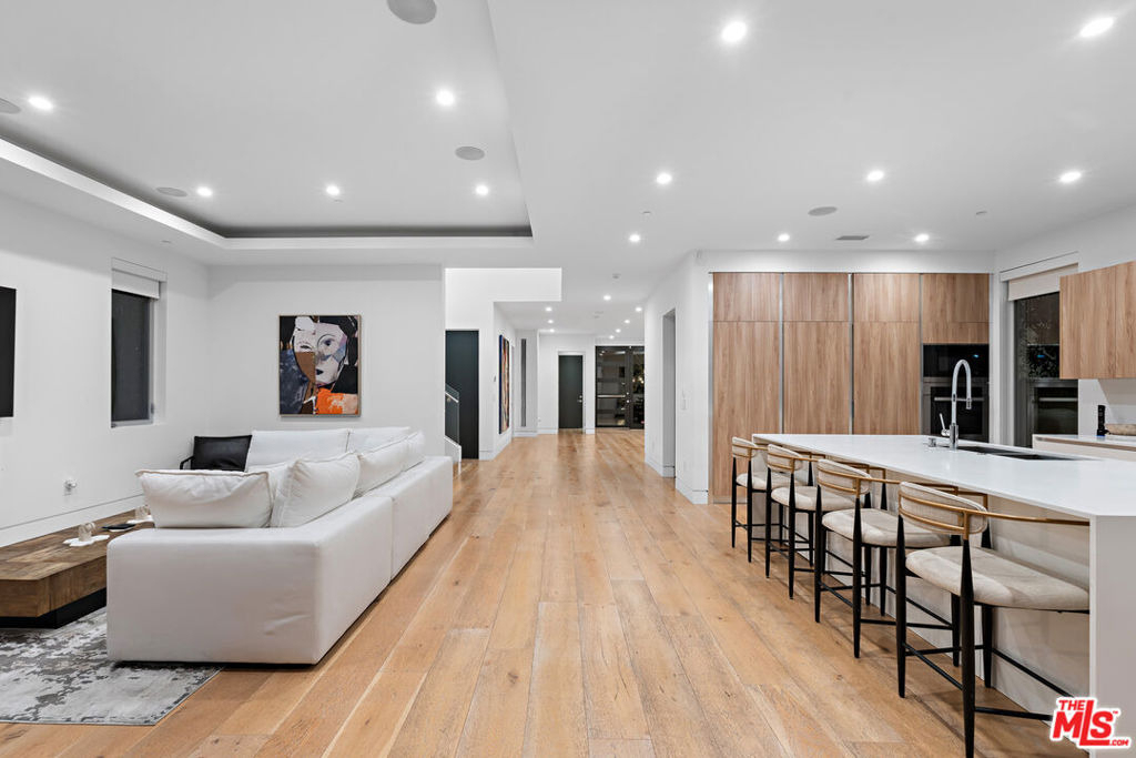 637 N Gardner Street - Photo 8