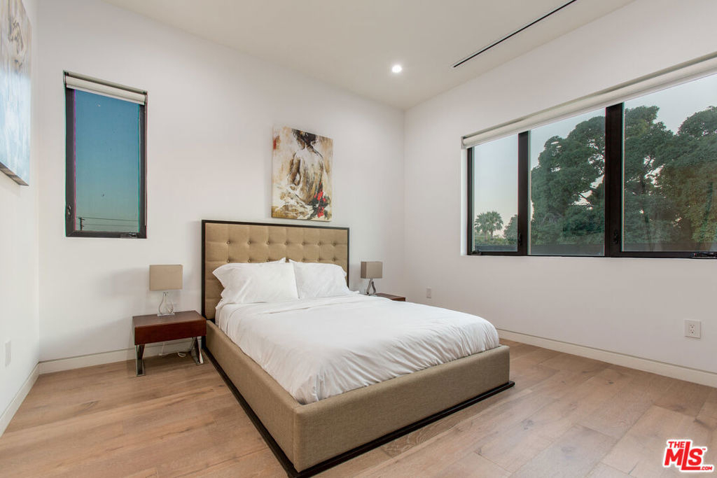 736 N Curson Avenue - Photo 34