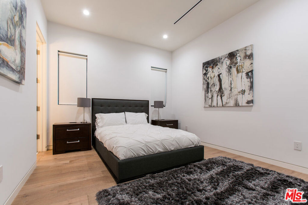 736 N Curson Avenue - Photo 38
