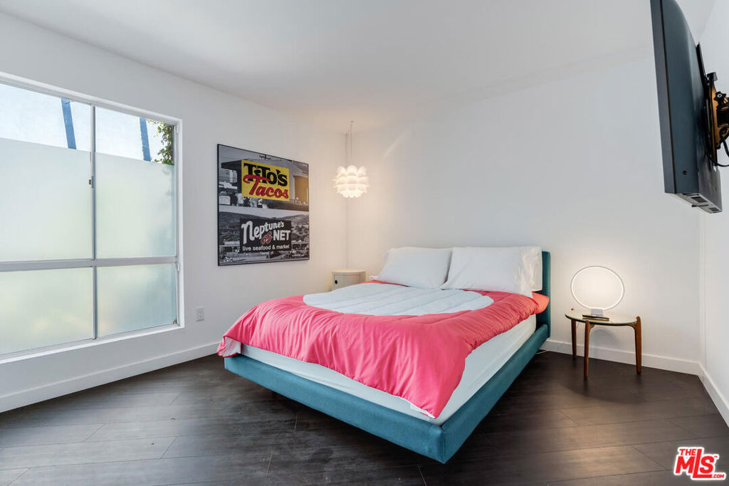 22705 Crespi Street - Photo 26