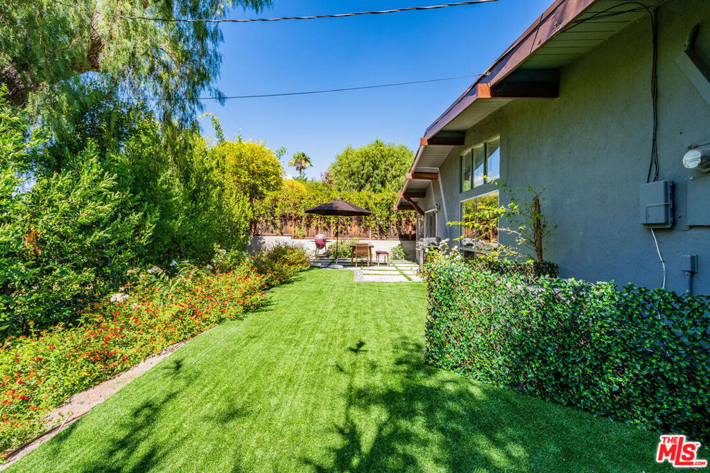 22705 Crespi Street - Photo 25