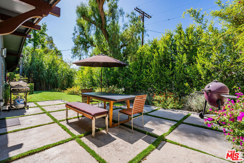 22705 Crespi Street - Photo 9