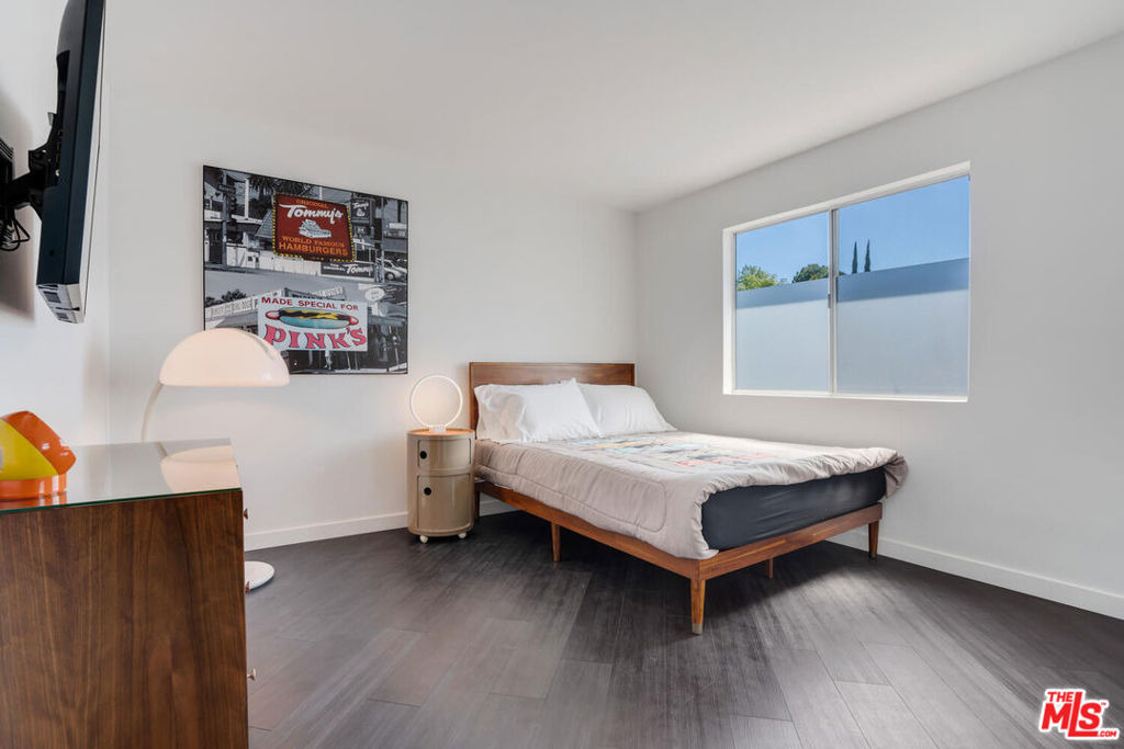 22705 Crespi Street - Photo 28