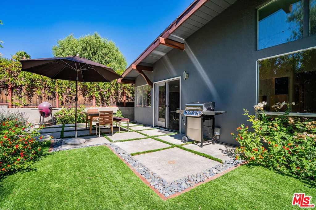 22705 Crespi Street - Photo 11