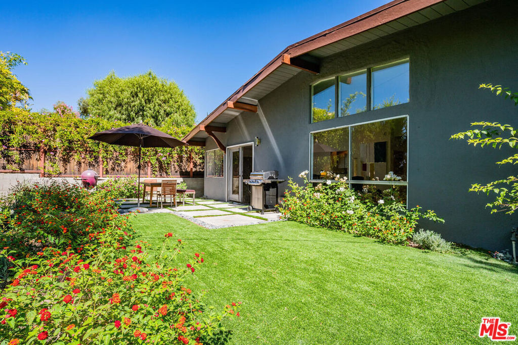 22705 Crespi Street - Photo 24