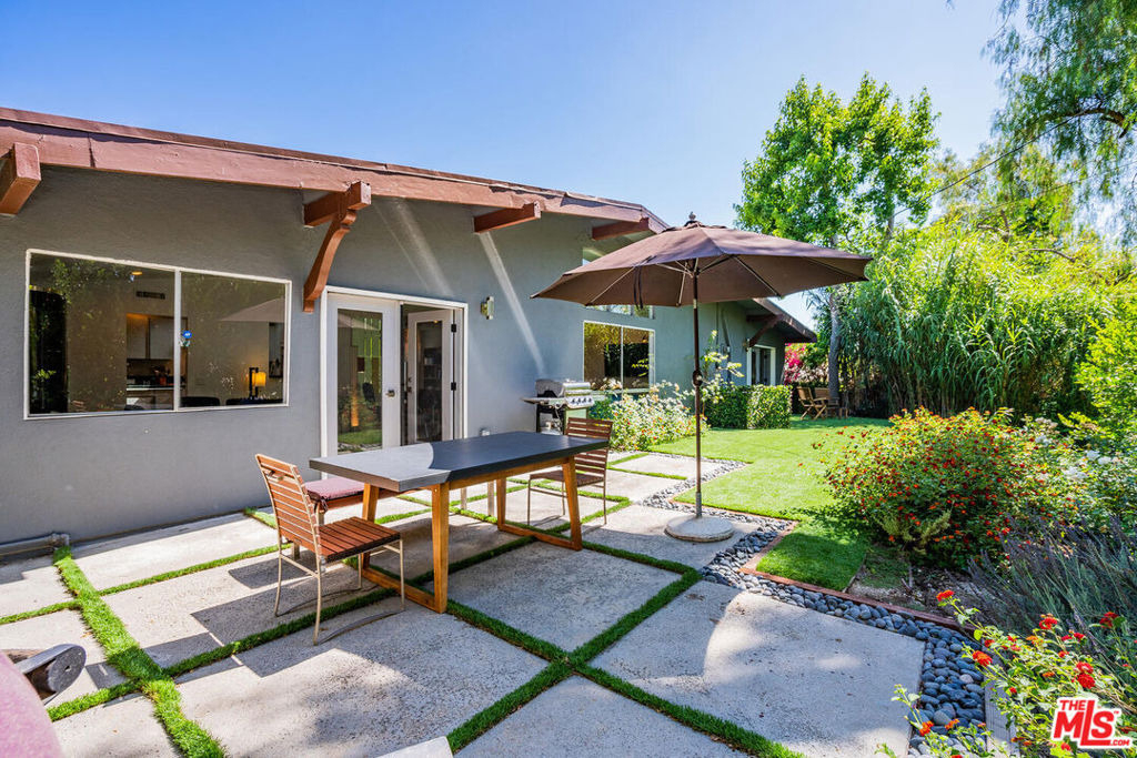 22705 Crespi Street - Photo 10