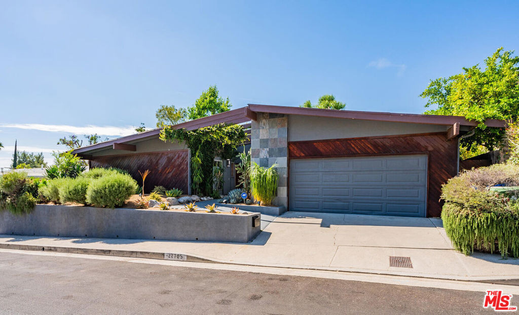 22705 Crespi Street - Photo 2