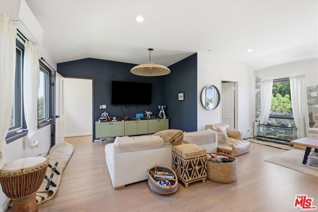 3240 Tilden Avenue - Photo 29