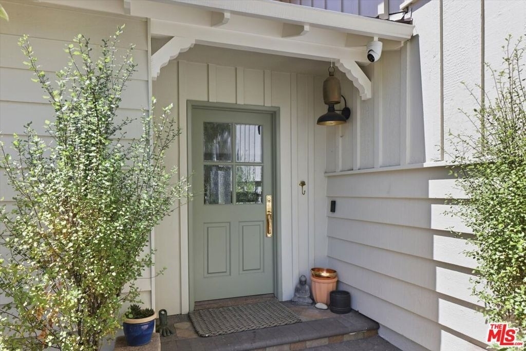 3240 Tilden Avenue - Photo 3