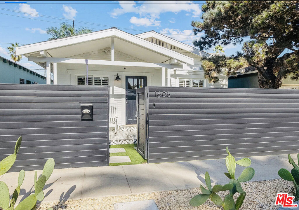 1605 Cabrillo Avenue - Photo 1