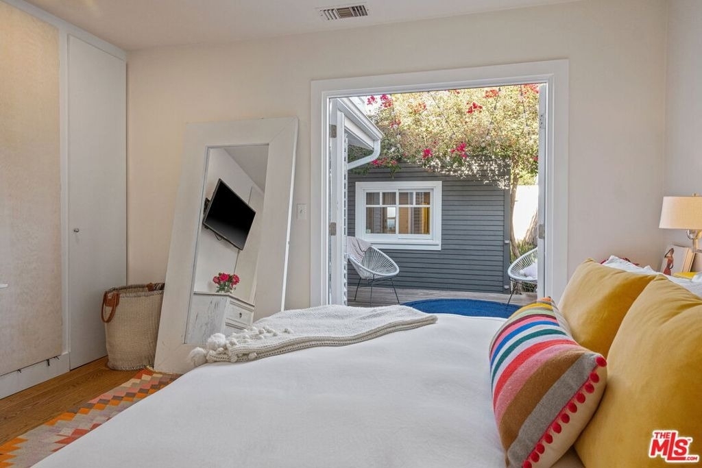 1605 Cabrillo Avenue - Photo 19