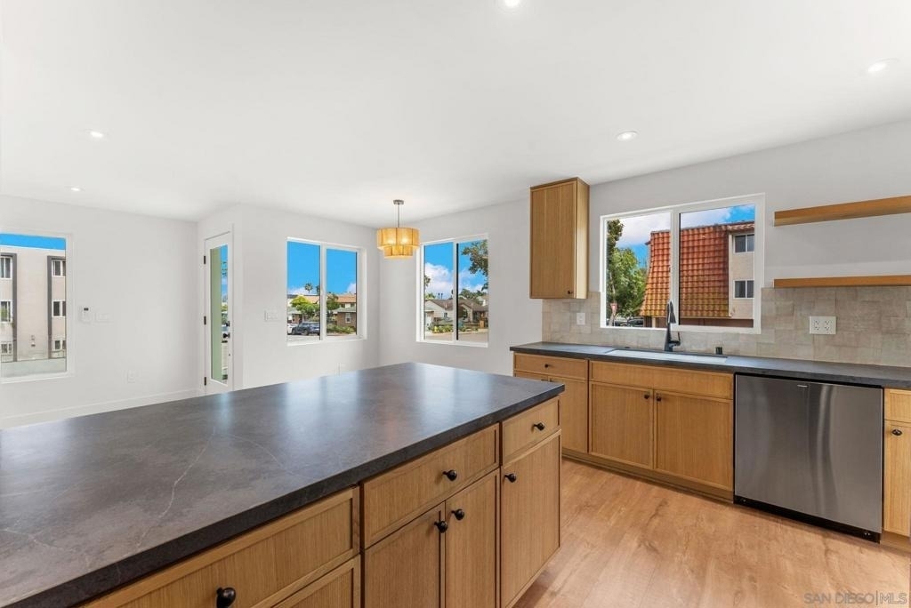 4050 Sequoia St - Photo 11