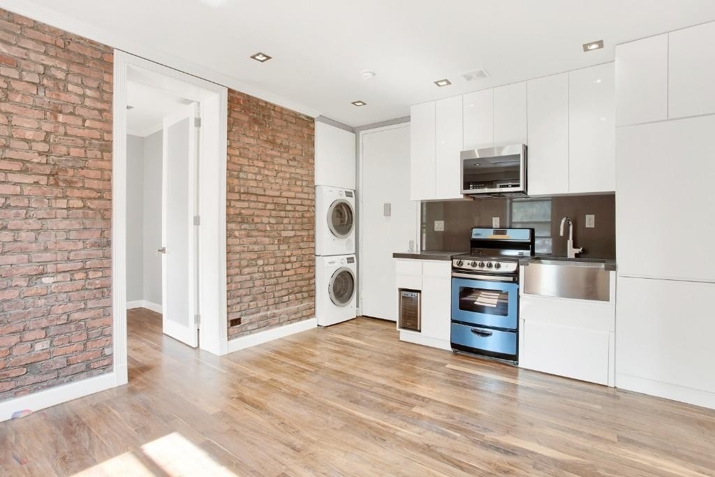 East 108th Street - Photo 1