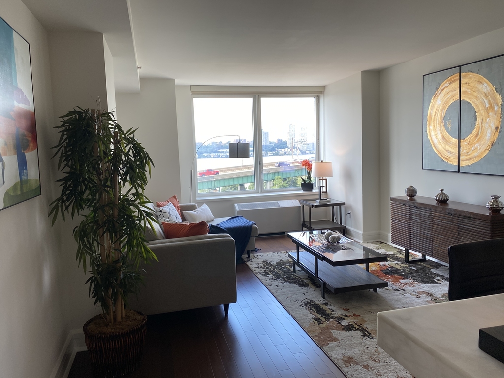 60 Riverside Boulevard - Photo 0