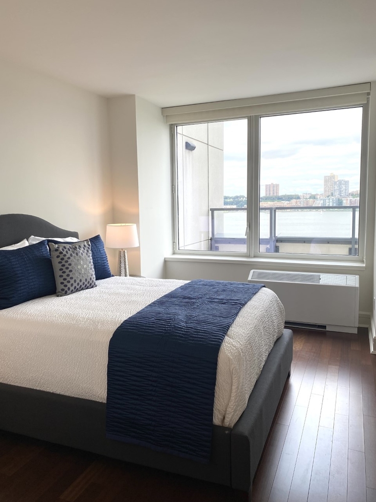 60 Riverside Boulevard - Photo 19