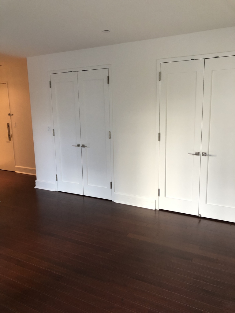 60 Riverside Boulevard - Photo 1