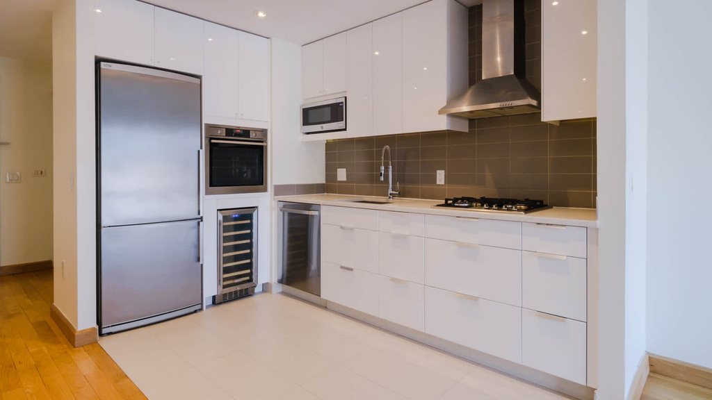 431 W 37th Street - Photo 3