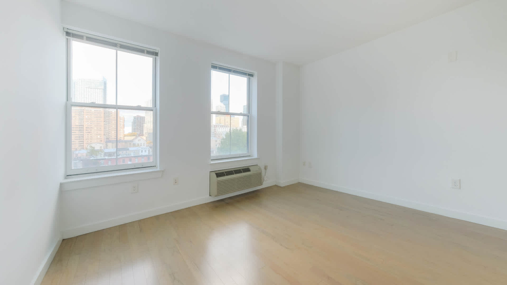 198 Van Vorst St. - Photo 8