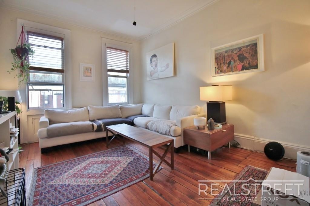 1154 Myrtle Avenue - Photo 1