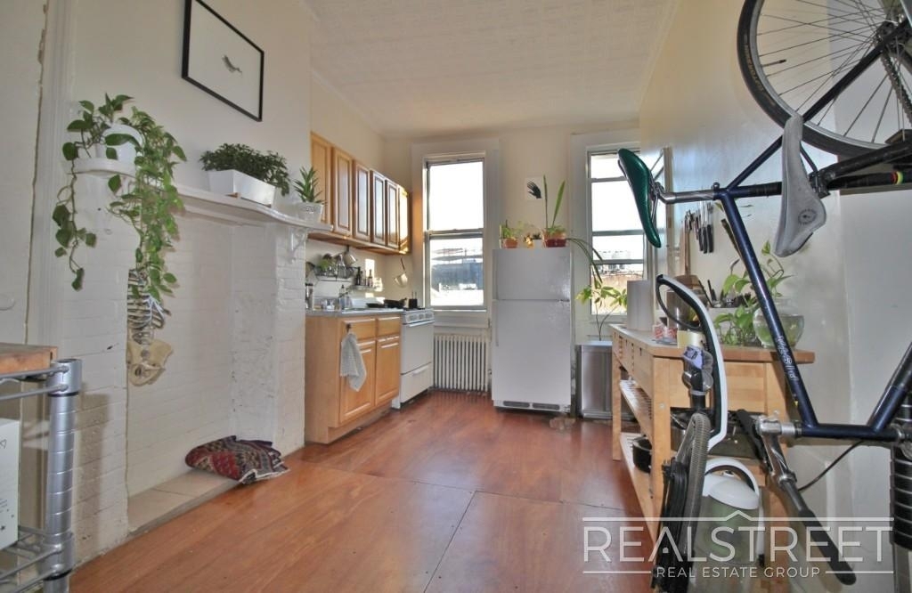 1154 Myrtle Avenue - Photo 2