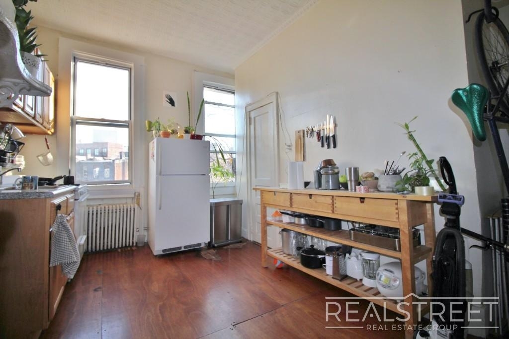 1154 Myrtle Avenue - Photo 3