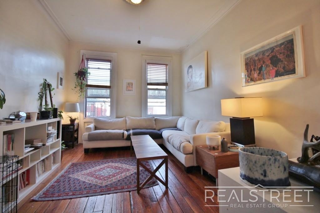 1154 Myrtle Avenue - Photo 0