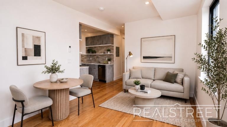 1526 Park Place - Photo 0