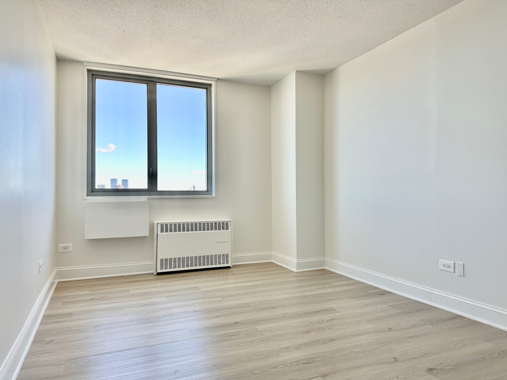 3333 Broadway - Photo 8