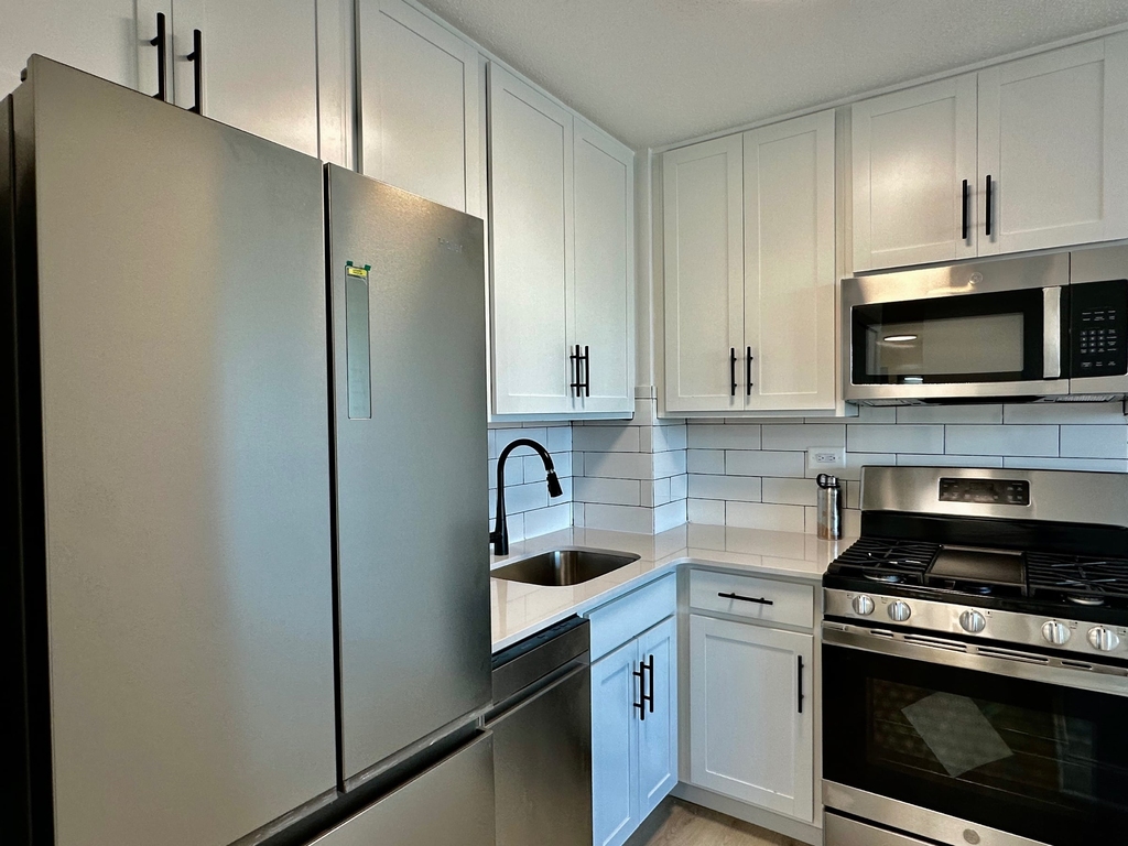 3333 Broadway - Photo 15