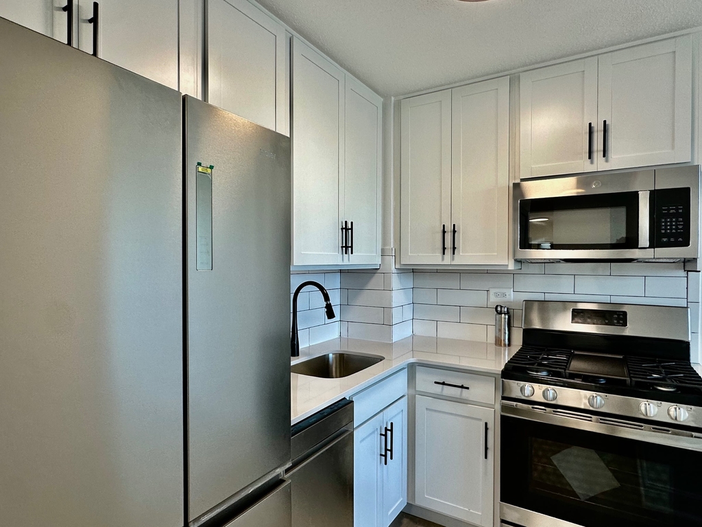 3333 Broadway - Photo 14