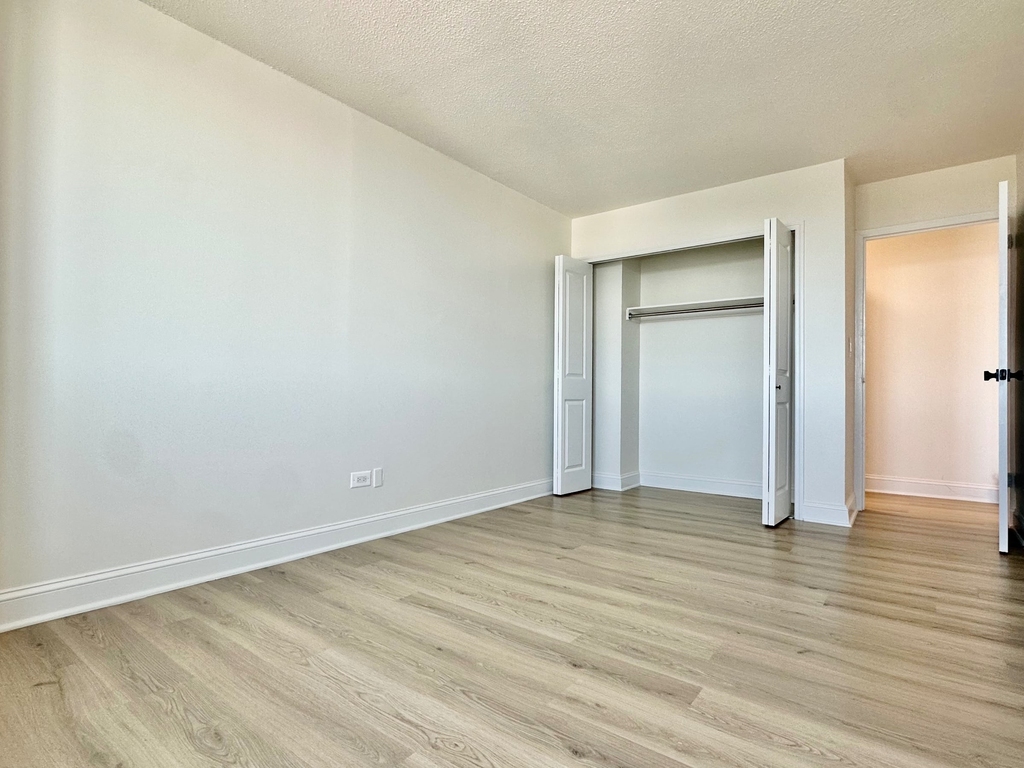 3333 Broadway - Photo 5