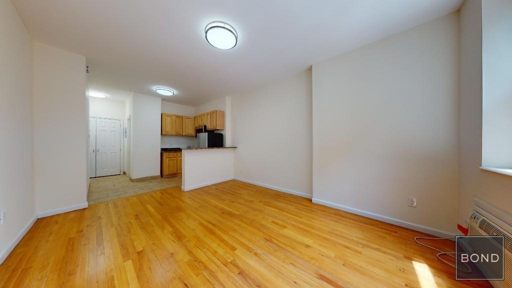 East 10th Street - Photo 2