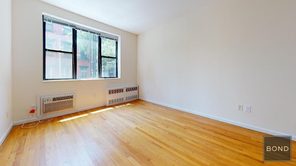 East 10th Street - Photo 1