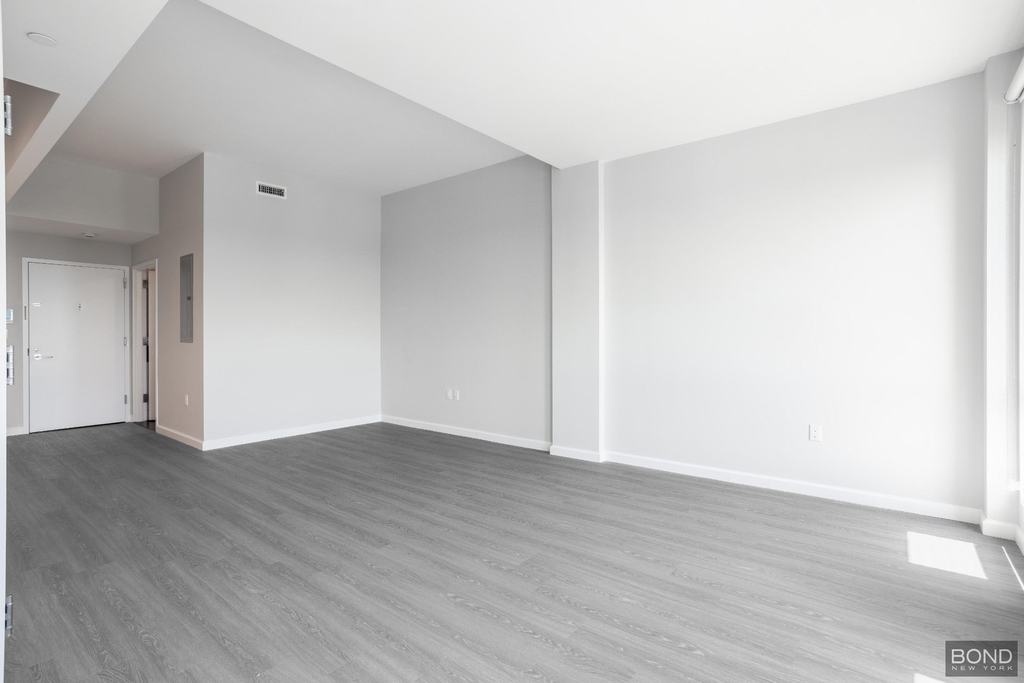 183-03 Hillside Avenue - Photo 4