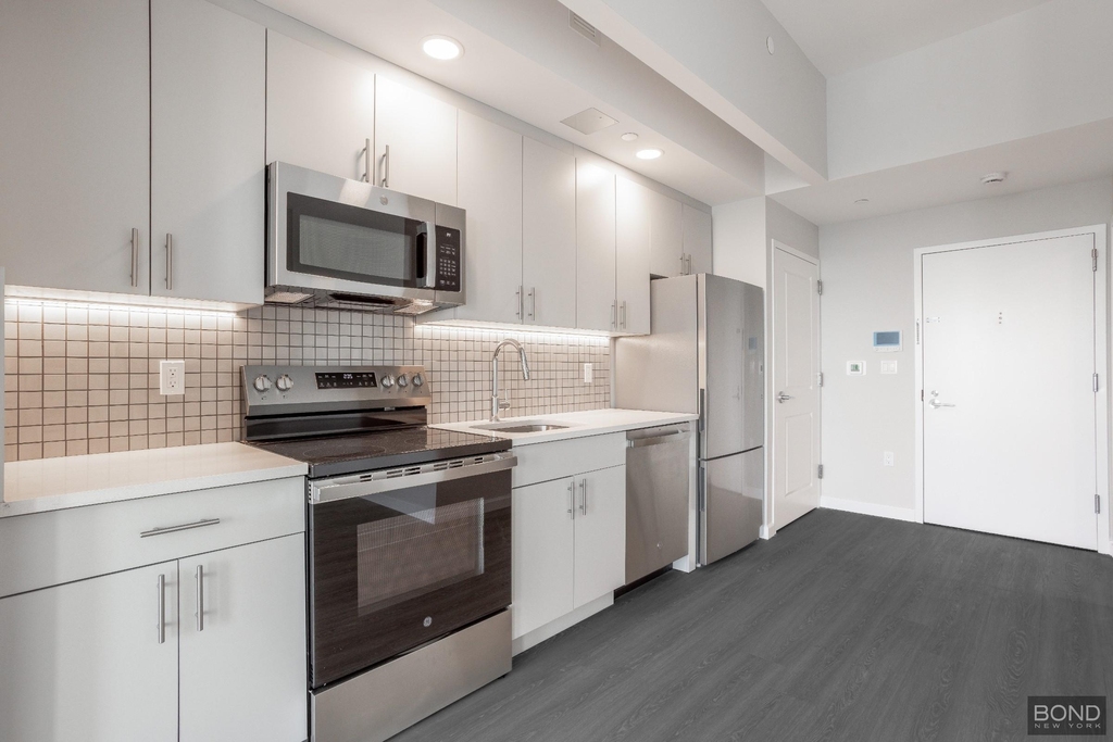 183-03 Hillside Avenue - Photo 2