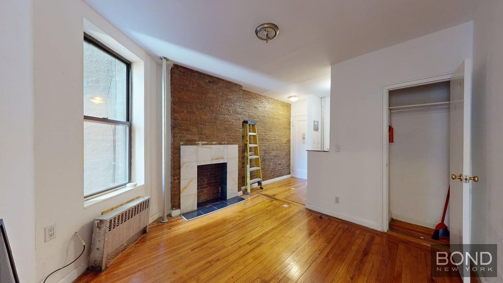 West 83 Street - Photo 0