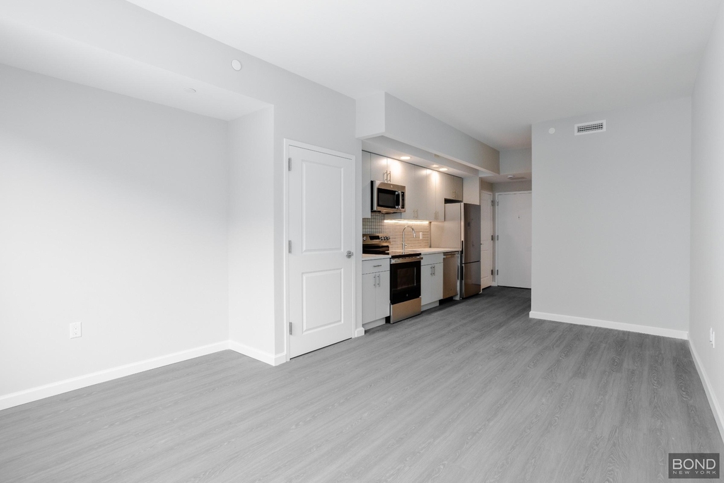 183-03 Hillside Avenue - Photo 4