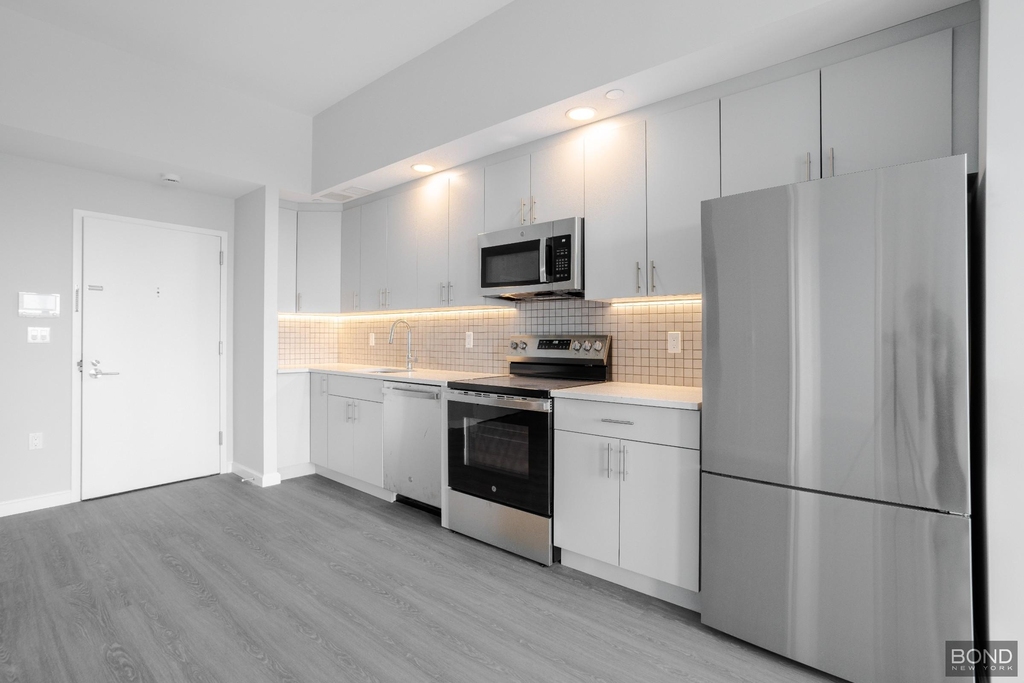 183-03 Hillside Avenue - Photo 2