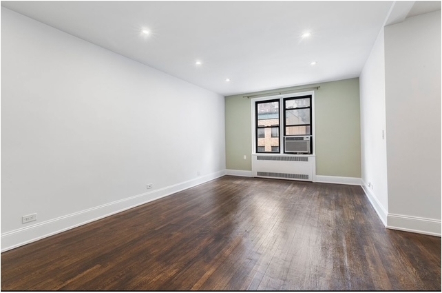 350 E 54th St - Photo 3