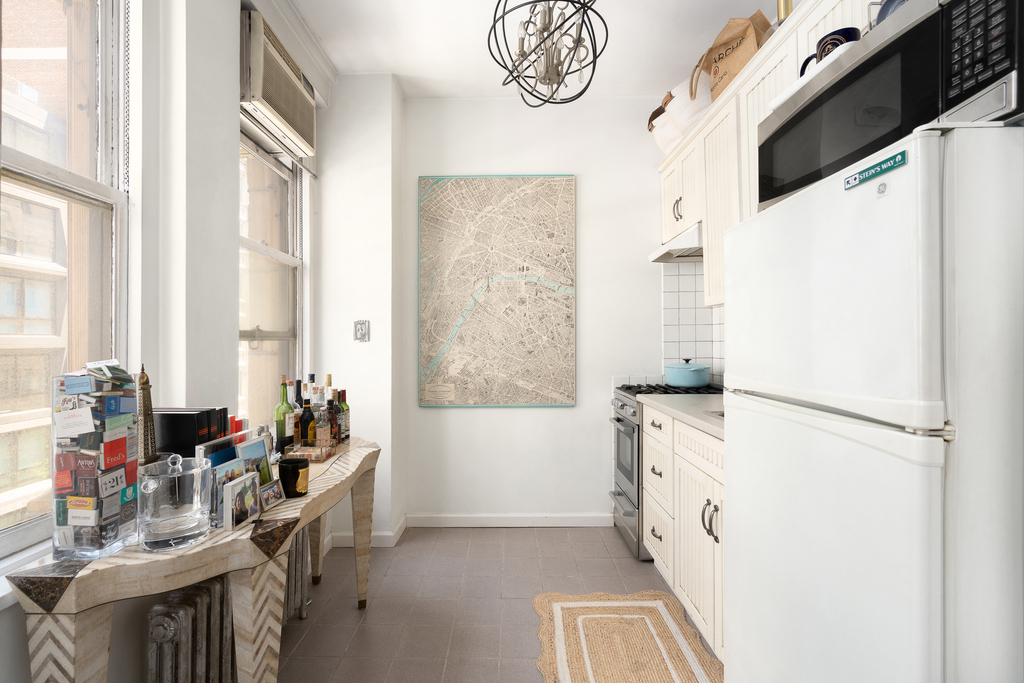 4 Lexington Ave - Photo 2