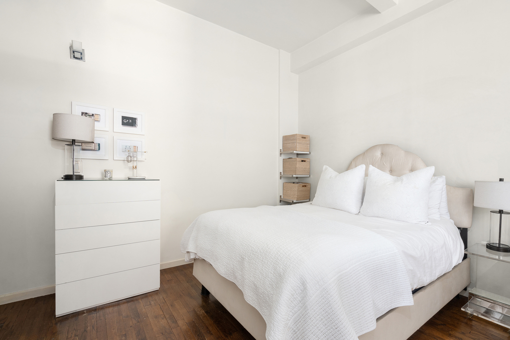 4 Lexington Ave - Photo 1