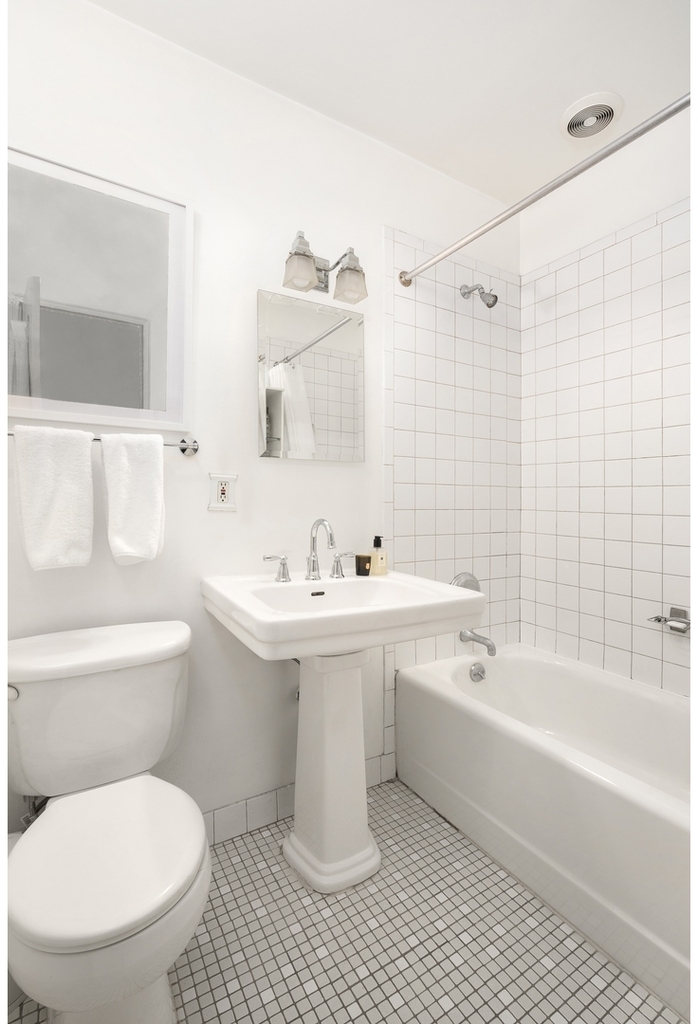 4 Lexington Ave - Photo 3