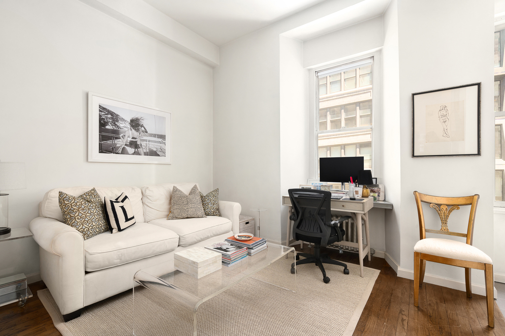 4 Lexington Ave - Photo 0