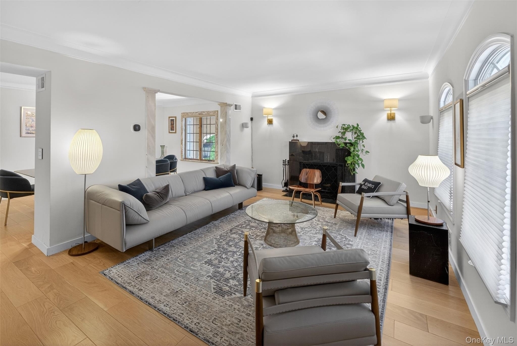 1425 Burton Street - Photo 4