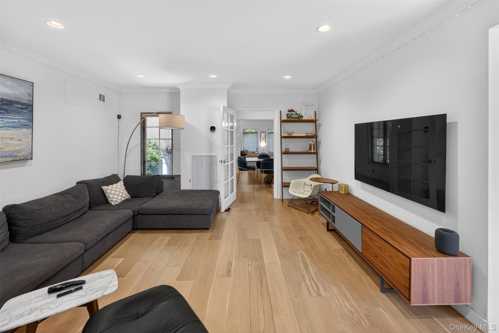 1425 Burton Street - Photo 11
