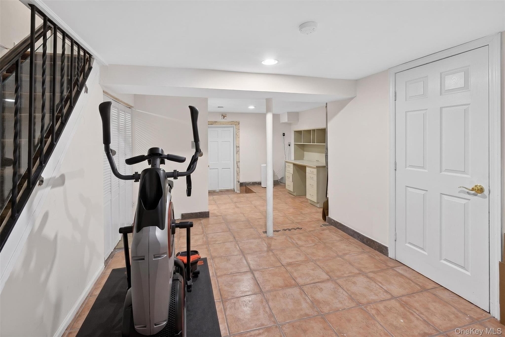 1425 Burton Street - Photo 19