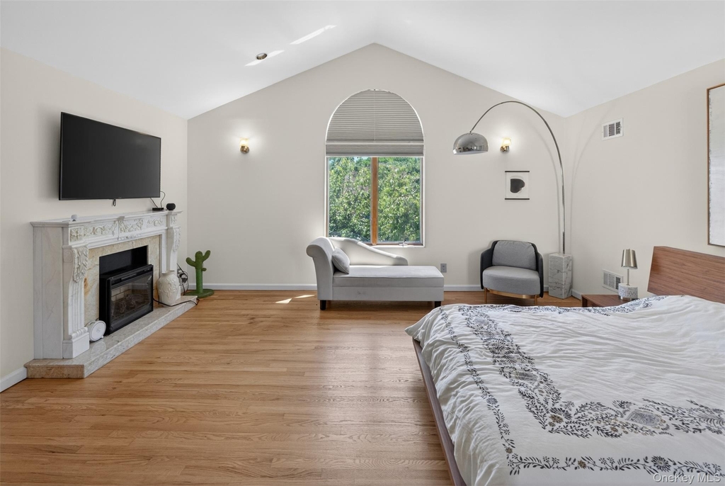 1425 Burton Street - Photo 15